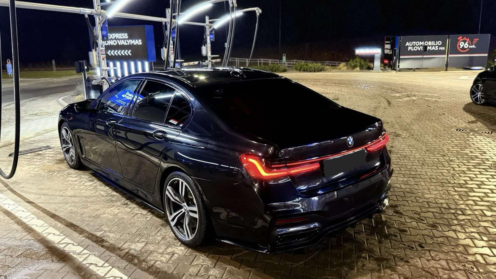BMW 750